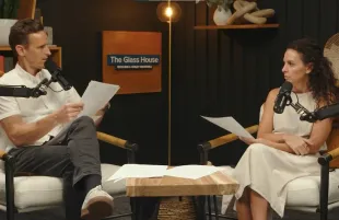 Ben Mandrell co-hosts a podcast with his wife Lynley (Image via YouTube/The Glass House Podcast)