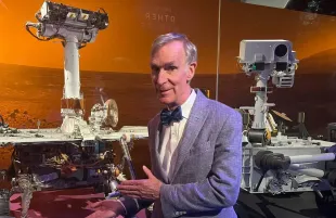 Bill Nye visiting National Air and Space Museum (Image via Instagram/@billnye)