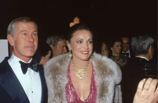 Johnny Carson & Joanna Carson (Image via Getty)