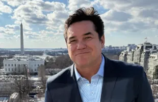 Dean Cain posing for a picture (Image via Insatgram/@deuces1966)