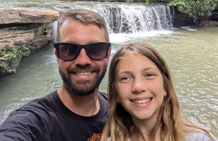Brooklyn Mae Carroll with her father (Image via GoFundMe)