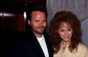 Reba McEntire and Narvel Blackstock (Image via Getty)