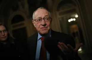 Alan Dershowitz is feuding with a West Tisbury Farmers Market vendor after being refused service for pierogi (Image via Mario Tama/Getty Images)