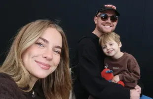 Brady and Emilie Kiser with their son (Image via Instagram/@emiliekiser)