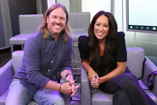  Hoda Kotb hosts a TODAY Show Radio event with Magnolia's Chip and Joanna Gaines (Image via Getty)