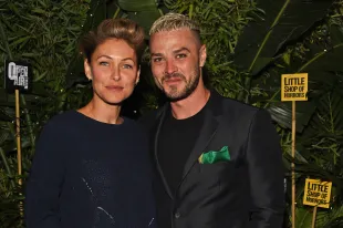 Love Is Blind: UK hosts Emma Willis and Matt Willis (Image via Getty)