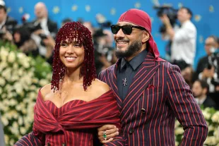 Alicia Keys and Swizz Beatz at the 2025 Met Gala (Image via Dia Dipasupil/Getty Images)