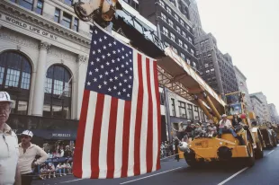 From Walmart to Safeway, these grocery stores will be open on Labor Day 2025 for all your holiday essentials.