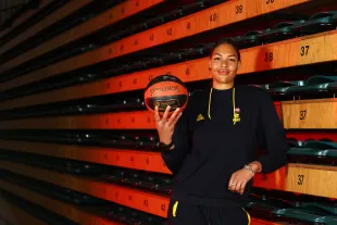 Liz Cambage on July 01, 2020 in Melbourne, Australia (Image via Getty)