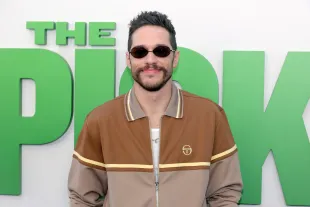 Comedian Pete Davidson opens up about the lasting impact of Ariana Grande’s viral remarks and why it overshadowed his career.