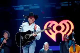 George Strait's daughter, Jenifer, died at 13 (Image via Matt Winkelmeyer/Getty Images for iHeartMedia)