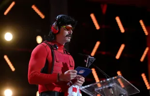 Video-game streamer Dr DisRespect during round three of the 2022 NFL Draft (Image via Getty)