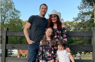 Rachel Reilly with her family ( Image via Instagram /rachelereillyvillegas)