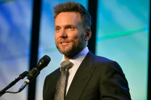 Actor/comedian Joel McHale speaking at an event.