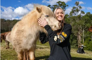 Vegan activist Tash Peterson (Image via Facebook/Tash Peterson)