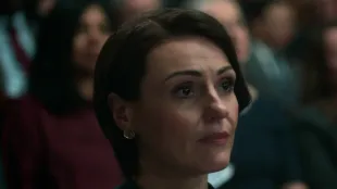 Suranne Jones as Abigail Dalton, the UK Prime Minister, in Netflix's Hostage.