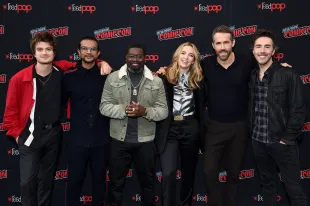 NEW YORK, NEW YORK - OCTOBER 03: (L-R) Joe Keery, Utkarsh Ambudkar, Lil Rel Howery, Jodie Comer, Ryan Reynolds, and Shawn Levy attend New York Comic Con in support of "Free Guy" at The Jacob K. Javits Convention Center on October 03, 2019 in New York City. (Photo by Ilya S. Savenok/Getty Images for Twentieth Century Fox )