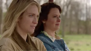 Brittany Snow as Sophie and Katie Lowes as Jill in The Hunting Wives. (Image via Netflix)