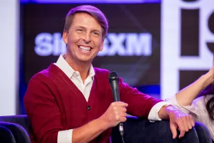 Zillow Gone Wild host Jack McBrayer attends SiriusXM's 'Unfrosted' Town Hall (Image via Getty)