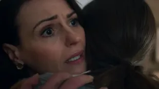 A scene from Hostage (Image via YouTube/@Netflix)