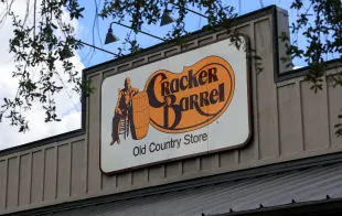 A Cracker Barrel sign featuring the old logo (Photo by Joe Raedle/Getty Images)