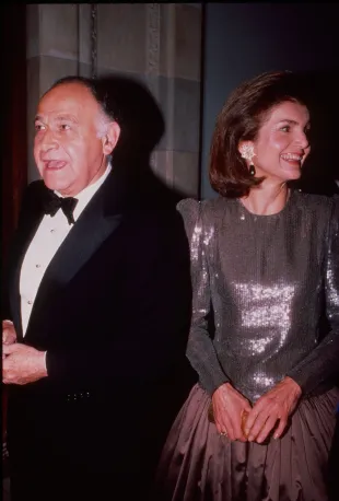 Belgian-born American businessman Maurice Tempelsman and editor & former First Lady Jacqueline Kennedy Onassis (1929 - 1994) attend a Literary Lions event (to benefit the New York Public Library), New York, New York, November 1986. (Photo by Sonia Moskowitz/Getty Images)