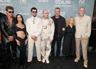Cast and crew members of Caught Stealing (Image via Getty)