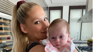 Anna Kournikova with her kid (Image via Instagram/@annakournikova)
