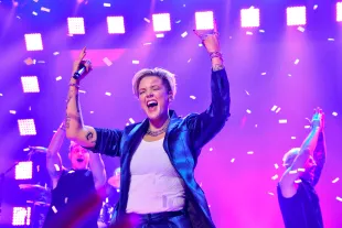 The Australian singer faced criticism after comments about Reneé Rapp’s sexuality, later clarifying her intent with a public apology