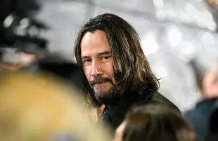 The claim about Keanu Reeves refusing to present Whoopi Goldberg an award originated from a news satire website in January 2024 (Image via Gareth Cattermole/Getty Images)
