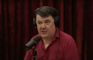 Graham Linehan during an episode of The Joe Rogan Experience (Image via YouTube/PowerfulJRE)