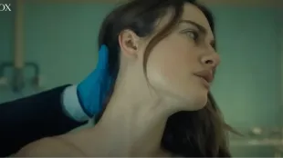 Grace Van Patten as Amanda Knox in The Twisted Tale of Amanda Knox. Image via YouTube/@Hulu.
