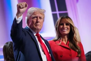 Monica Byrne started the rumors of First Lady Melania Trump's alleged extramarital relationship 2017 by sharing unverified details in a Twitter thread (Image via Andrew Harnik/Getty Images)