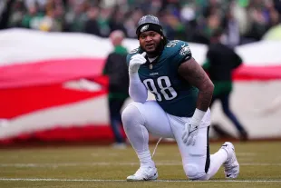 Jalen Carter was ejected within first six seconds of the Philadelphia Eagles vs. Dallas Cowboys season opener (Image via Mitchell Leff/Getty Images)