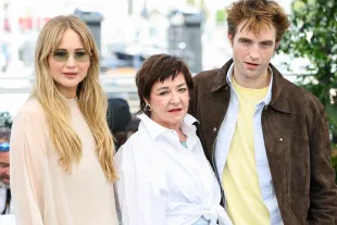 CANNES, FRANCE - MAY 18: (L-R) Jennifer Lawrence, Lynne Ramsay and Robert Pattinson pose during the "Die My Love" photocall at the 78th annual Cannes Film Festival at Palais des Festivals on May 18, 2025 in Cannes, France. (Photo by Lyvans Boolaky/Getty Images)