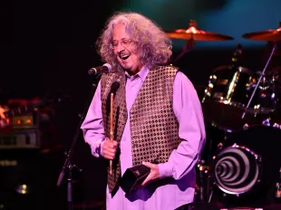 Mark Volman's representative said that he died from a brief illness (Image via Getty)
