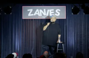 Ken Flores performing (Image via YouTube/Ken Flores)