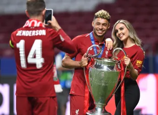 MADRID, SPAIN - JUNE 01: Alex Oxlade-Chamberlain of Liverpool celebrates with his girlfriend Perrie Edwards after his side won during the UEFA Champions League Final between Tottenham Hotspur and Liverpool at Estadio Wanda Metropolitano on June 01, 2019 in Madrid, Spain. (Photo by Michael Regan/Getty Images)