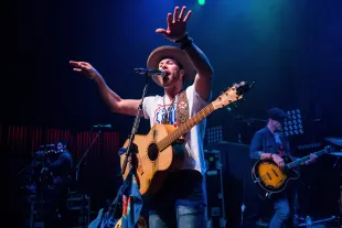 Drake White performs at The Fillmore Detroit on November 4, 2017 in Detroit, Michigan. (Image via Getty)