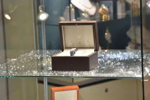 Oakland-based Kim Tin Jewelry was robbed by a group of assailants in August [Representational Image] (Image via Paul Zinken/picture alliance via Getty Images)