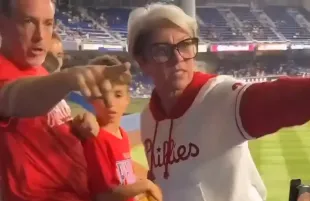 Drew Feltwell confronting the Phillies Karen (Image via X/@Crazyflix94)