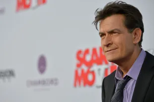 Actor Charlie Sheen arrives at the premiere of "Scary Movie V" (Image via Getty)