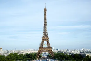 Paris, one of the locations for Love Is Blind: France (Image via Getty)