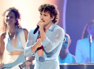 Benson Boone performs onstage during the 67th Annual GRAMMY Awards at Crypto.com Arena on February 02, 2025 in Los Angeles, California (Image via Getty)