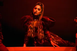 CHICAGO, ILLINOIS - AUGUST 04: Ariana Grande performs at Lollapalooza at Grant Park on August 04, 2019 in Chicago, Illinois. (Photo by Kevin Mazur/Getty Images for AG)