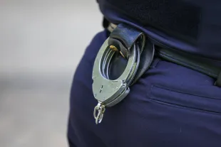08 September 2025, Dinslaken: Handcuffs can be seen on the belt of a police officer. Photo: Christoph Reichwein/dpa (Photo by Christoph Reichwein/picture alliance via Getty Images)