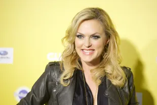 Actress Elaine Hendrix attends "The World Dog Awards" (Image via Getty)
