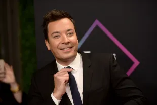 SANTA MONICA, CA - NOVEMBER 11:  Jimmy Fallon attends the People's Choice Awards 2018 at Barker Hangar on November 11, 2018 in Santa Monica, California.  (Photo by Matt Winkelmeyer/Getty Images)
