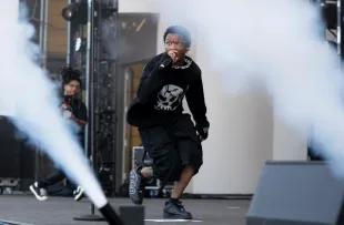 D4vd performs onstage during Lollapalooza at Grant Park on August 01, 2024 in Chicago, Illinois. (Photo by Joshua Applegate/WireImage)