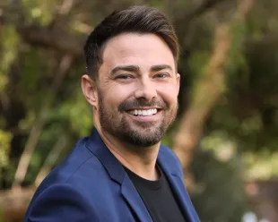 Halloween Wars host Jonathan Bennett (Image via Getty)